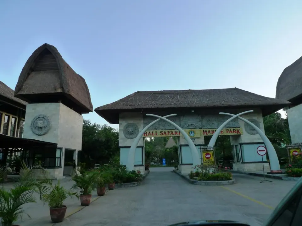 Taman Safari Bali (Bali Safari Park)