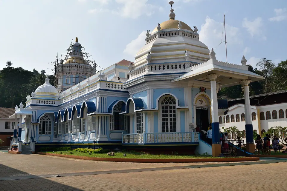 Shri Mangesh Temple