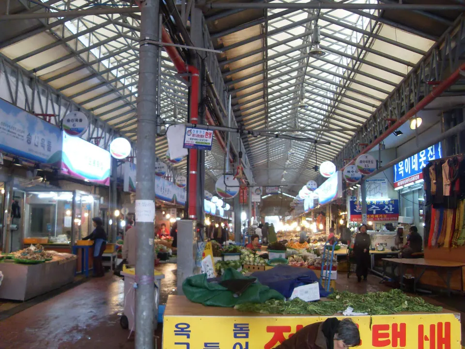 Dongmun Traditional Market