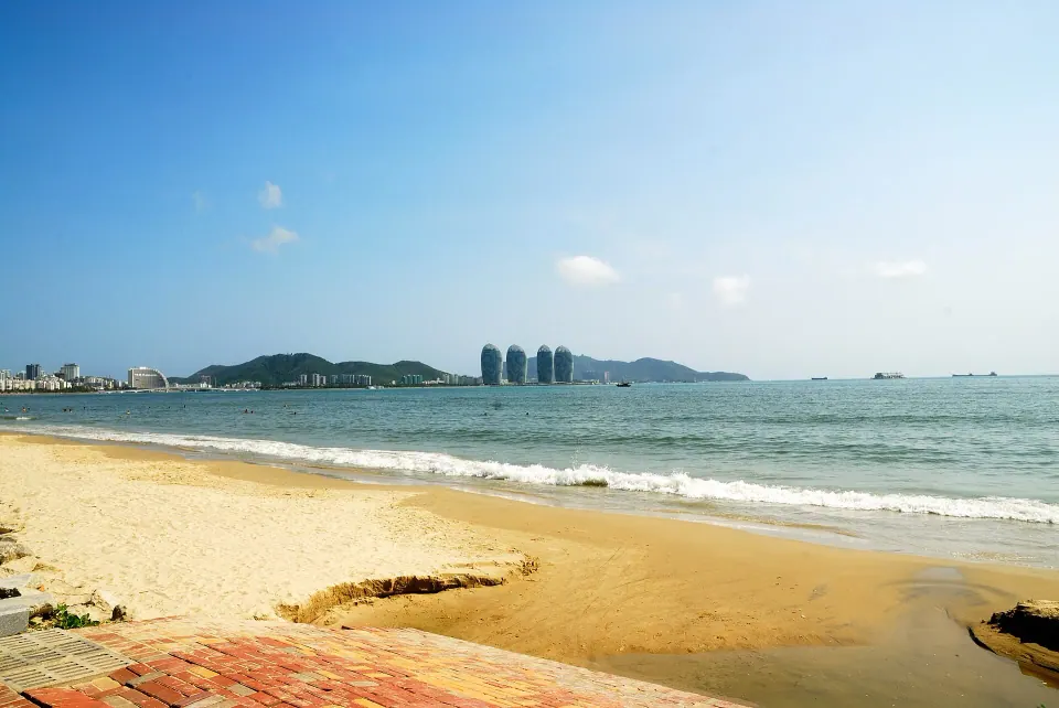 Sanya Bay – Coconut Avenue